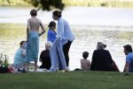 Amsterdam Amsterdamse Bos 17 juni 2017
Vincent Croiset met zijn zoons , zijn vriendin Tina de Bruin en hun baby Teddy , Annemarie Jung en Eva v d Gught met man en dochter