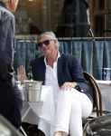 Amsterdam 29 mei 2017 
Victor Muller met een kennis op terras bij George