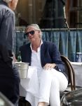 Amsterdam 29 mei 2017 
Victor Muller met een kennis op terras bij George