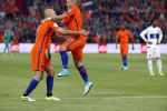 Rotterdam 9 juni 2017
Nederland - Luxemburg in de kuip . De wedstrijd dat Wesley Sneijder record international wordt en waar Ruud Gullit en Dick Advocaat voor het eerst bondscoach en assistent zijn. Yolanthe Sneijder Cabau zit op de tribune met zoons Jessey en Xess Xava