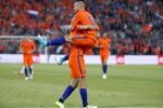 Rotterdam 9 juni 2017
Nederland - Luxemburg in de kuip . De wedstrijd dat Wesley Sneijder record international wordt en waar Ruud Gullit en Dick Advocaat voor het eerst bondscoach en assistent zijn. Yolanthe Sneijder Cabau zit op de tribune met zoons Jessey en Xess Xava