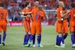 Rotterdam 9 juni 2017
Nederland - Luxemburg in de kuip . De wedstrijd dat Wesley Sneijder record international wordt en waar Ruud Gullit en Dick Advocaat voor het eerst bondscoach en assistent zijn. Yolanthe Sneijder Cabau zit op de tribune met zoons Jessey en Xess Xava