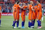 Rotterdam 9 juni 2017
Nederland - Luxemburg in de kuip . De wedstrijd dat Wesley Sneijder record international wordt en waar Ruud Gullit en Dick Advocaat voor het eerst bondscoach en assistent zijn. Yolanthe Sneijder Cabau zit op de tribune met zoons Jessey en Xess Xava