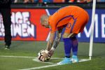 Rotterdam 9 juni 2017
Nederland - Luxemburg in de kuip . De wedstrijd dat Wesley Sneijder record international wordt en waar Ruud Gullit en Dick Advocaat voor het eerst bondscoach en assistent zijn. Yolanthe Sneijder Cabau zit op de tribune met zoons Jessey en Xess Xava
