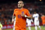 Rotterdam 9 juni 2017
Nederland - Luxemburg in de kuip . De wedstrijd dat Wesley Sneijder record international wordt en waar Ruud Gullit en Dick Advocaat voor het eerst bondscoach en assistent zijn. Yolanthe Sneijder Cabau zit op de tribune met zoons Jessey en Xess Xava