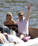 Amsterdam 26 mei 2017 
Wesly Bronkhorst met zijn nieuwe vriendin Marieke v Rootselaar en familie aan het varen met zijn sloep