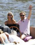 Amsterdam 26 mei 2017 
Wesly Bronkhorst met zijn nieuwe vriendin Marieke v Rootselaar en familie aan het varen met zijn sloep