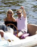 Amsterdam 26 mei 2017 
Wesly Bronkhorst met zijn nieuwe vriendin Marieke v Rootselaar en familie aan het varen met zijn sloep