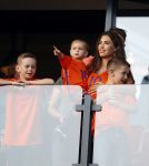 Rotterdam 9 juni 2017
Nederland - Luxemburg in de kuip . De wedstrijd dat Wesley Sneijder record international wordt en waar Ruud Gullit en Dick Advocaat voor het eerst bondscoach en assistent zijn. Yolanthe Sneijder Cabau zit op de tribune met zoons Jessey en Xess Xava
