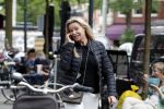 Amsterdam 5 juni 2018
Anita Schuts bellend op straat