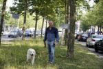 Amsterdam 29 mei 2018
Bart Bosch laat hond uit.