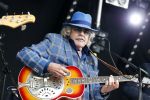 Hummelo 10 mei 2018
Onthulling standbeeld rockgroep Normaal met de bandleden Bennie Jolink, Ferdi Joly, Willem Terhorst en de partner van het overleden lid Jan Manschot