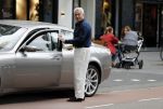 Amsterdam 24 mei 2018
Bram Moszkowicz doet boodschappen op de beethovenstraat.