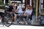Amsterdam 21 mei 2018
Candy Dulfer met haar nieuwe vriend Rafael Nagelkerke. Candy heeft nieuw huis gekocht en Rafael heeft de sleutel.