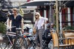 Amsterdam 21 mei 2018
Candy Dulfer met haar nieuwe vriend Rafael Nagelkerke. Candy heeft nieuw huis gekocht en Rafael heeft de sleutel.