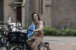 Amsterdam 25 mei 2018
Carice v Houten op de fiets in Amsterdam zuid