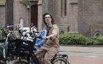 Amsterdam 25 mei 2018
Carice v Houten op de fiets in Amsterdam zuid