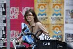 Amsterdam 25 mei 2018
Carice v Houten op de fiets in Amsterdam zuid