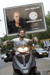 Amsterdam 24 mei 2018
Dave Roelvink op zijn Piaggio MP3 motor voor zijn Bad Habbit Club Abri op de stadhouderskade.