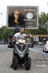 Amsterdam 24 mei 2018
Dave Roelvink op zijn Piaggio MP3 motor voor zijn Bad Habbit Club Abri op de stadhouderskade.