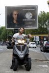 Amsterdam 24 mei 2018
Dave Roelvink op zijn Piaggio MP3 motor voor zijn Bad Habbit Club Abri op de stadhouderskade.