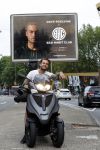 Amsterdam 24 mei 2018
Dave Roelvink op zijn Piaggio MP3 motor voor zijn Bad Habbit Club Abri op de stadhouderskade.
