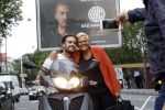 Amsterdam 24 mei 2018
Dave Roelvink op zijn Piaggio MP3 motor voor zijn Bad Habbit Club Abri op de stadhouderskade.