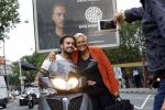 Amsterdam 24 mei 2018
Dave Roelvink op zijn Piaggio MP3 motor voor zijn Bad Habbit Club Abri op de stadhouderskade.