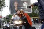 Amsterdam 24 mei 2018
Dave Roelvink op zijn Piaggio MP3 motor voor zijn Bad Habbit Club Abri op de stadhouderskade.