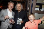 Katwijk 14 mei 2018
Boekpresentatie Dirk Kuyt in aanwezigheid van zijn kinderen en vrouw Gertrude. Dirk met de schrijver Jaap de Groot
