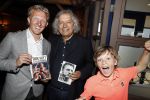 Katwijk 14 mei 2018
Boekpresentatie Dirk Kuyt in aanwezigheid van zijn kinderen en vrouw Gertrude. Dirk met de schrijver Jaap de Groot