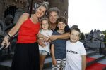 Haarzuilens 6 juni 2018
Opening expositie in kasteel de haar met oa Rene Mioch Annewil Blankers Renee Soutendijk en Willeke v Ammelrooij. Dirk Zeelenberg met zijn vrouw Suus en hun kinderen