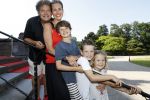 Haarzuilens 6 juni 2018
Opening expositie in kasteel de haar met oa Rene Mioch Annewil Blankers Renee Soutendijk en Willeke v Ammelrooij. Dirk Zeelenberg met zijn vrouw Suus en hun kinderen