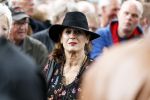 Hummelo 10 mei 2018
Onthulling standbeeld rockgroep Normaal met de bandleden Bennie Jolink, Ferdi Joly, Willem Terhorst en de partner van het overleden lid Jan Manschot