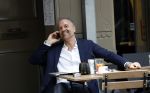 Amsterdam 24 mei 2018
Eric Kuster bellend op terras