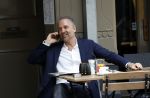 Amsterdam 24 mei 2018
Eric Kuster bellend op terras