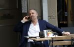 Amsterdam 24 mei 2018
Eric Kuster bellend op terras