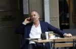 Amsterdam 24 mei 2018
Eric Kuster bellend op terras
