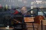 Amersfoort 8 juni 2018
Fred Teeven drinkt kopje koffie met een relatie bij de starbucks.