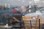 Amersfoort 8 juni 2018
Fred Teeven drinkt kopje koffie met een relatie bij de starbucks.