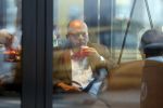 Amersfoort 8 juni 2018
Fred Teeven drinkt kopje koffie met een relatie bij de starbucks.