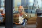 Amersfoort 8 juni 2018
Fred Teeven drinkt kopje koffie met een relatie bij de starbucks.