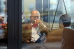 Amersfoort 8 juni 2018
Fred Teeven drinkt kopje koffie met een relatie bij de starbucks.