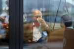 Amersfoort 8 juni 2018
Fred Teeven drinkt kopje koffie met een relatie bij de starbucks.
