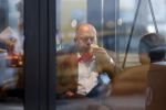 Amersfoort 8 juni 2018
Fred Teeven drinkt kopje koffie met een relatie bij de starbucks.