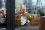 Amersfoort 8 juni 2018
Fred Teeven drinkt kopje koffie met een relatie bij de starbucks.