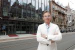 Amsterdam 24 mei 2018
Hans Cornelisse voor het Delamar theater.