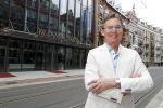 Amsterdam 24 mei 2018
Hans Cornelisse voor het Delamar theater.