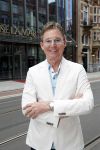 Amsterdam 24 mei 2018
Hans Cornelisse voor het Delamar theater.