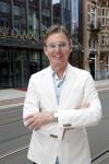 Amsterdam 24 mei 2018
Hans Cornelisse voor het Delamar theater.